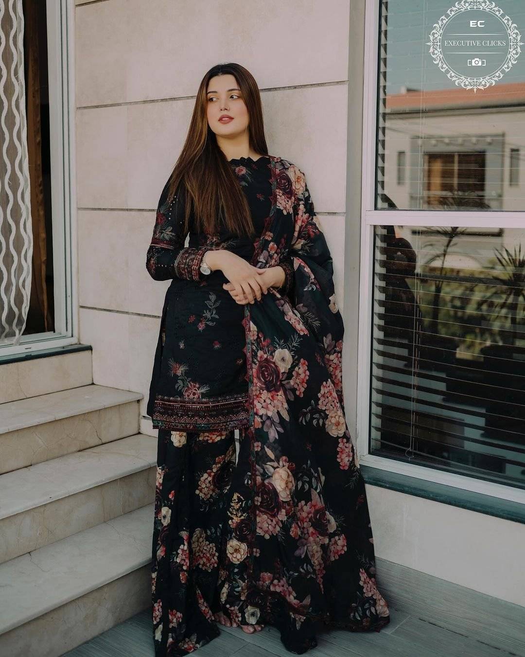 IZNIK KOYAL BLACK LAWN