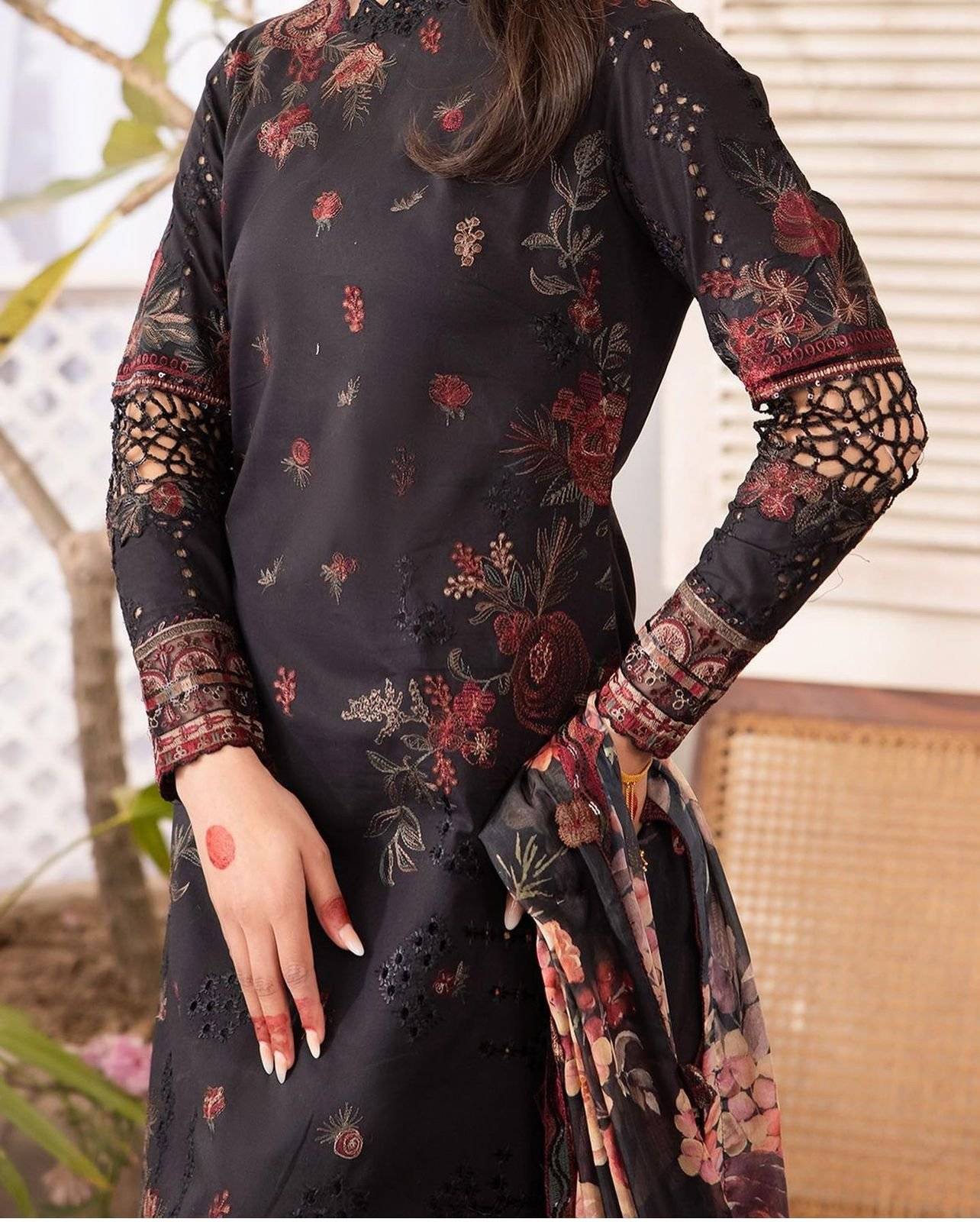 IZNIK KOYAL BLACK LAWN
