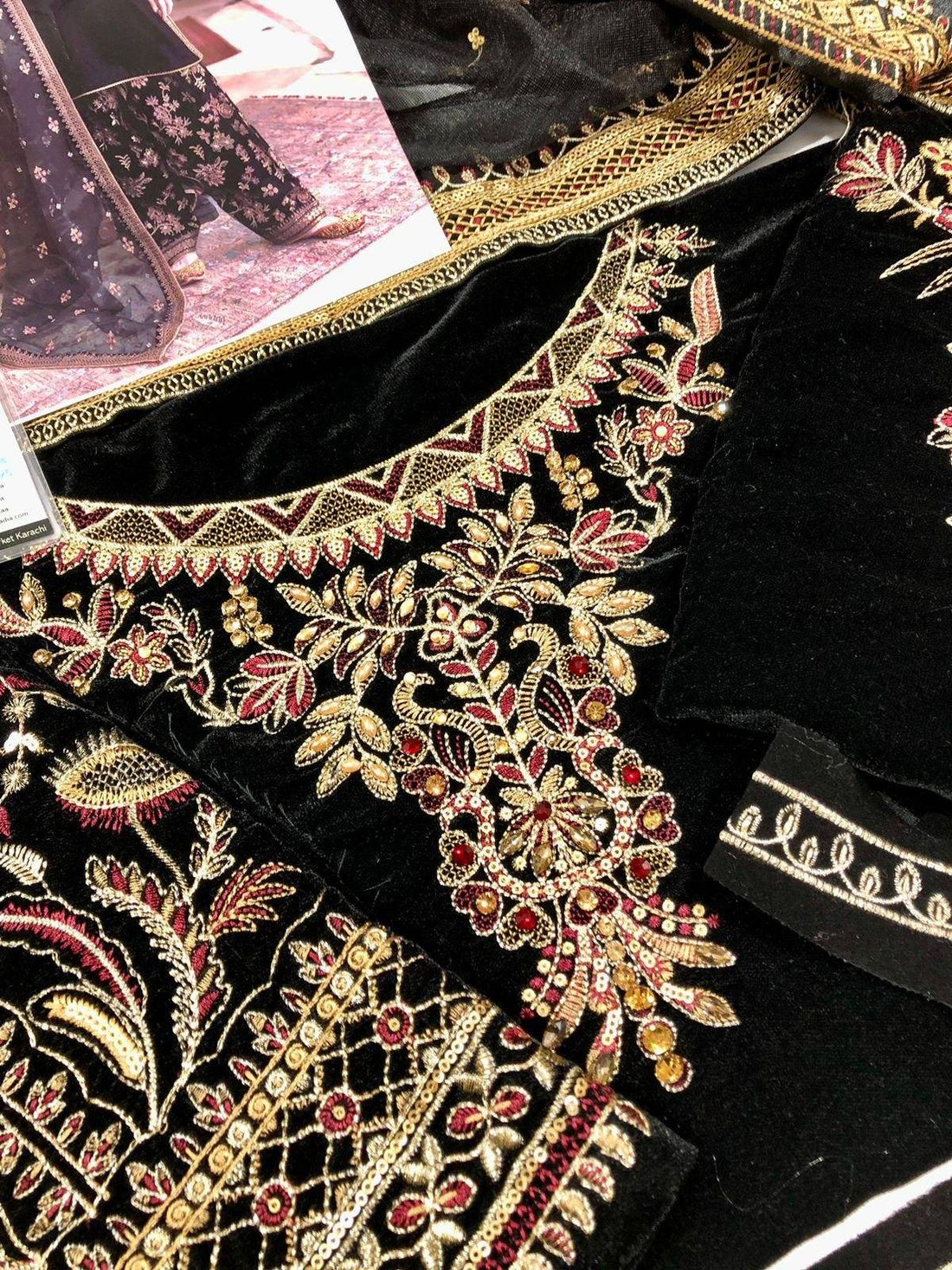 BAROQUE VELVET TRADITIONAL
