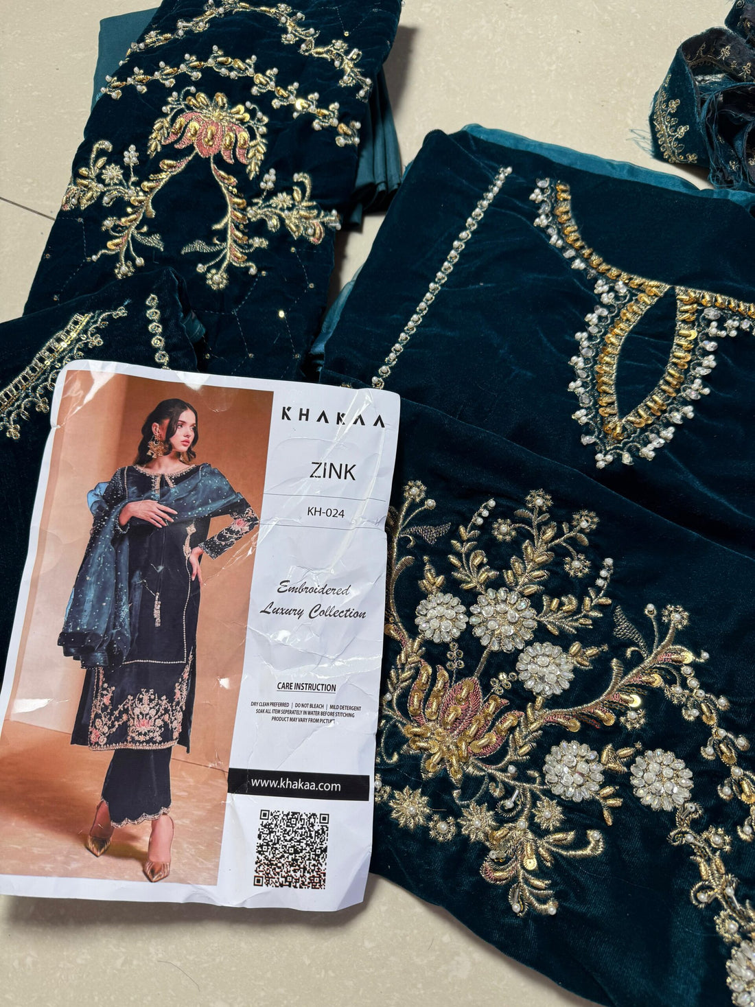 KHAKA VELVET IN zinc embellish