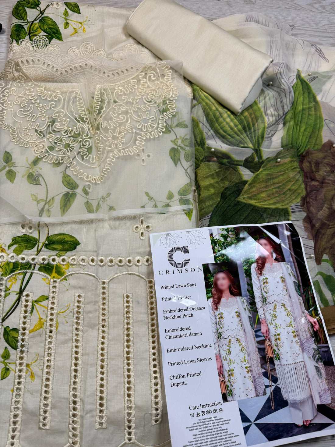 CRIMSON BLanc LAWN 3 Pc