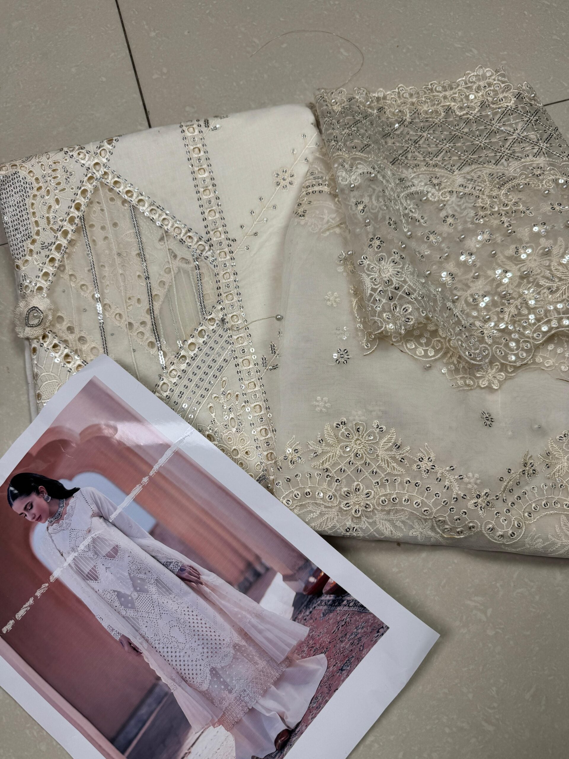 BINILYAS LAWN CREAMY BAREEZE