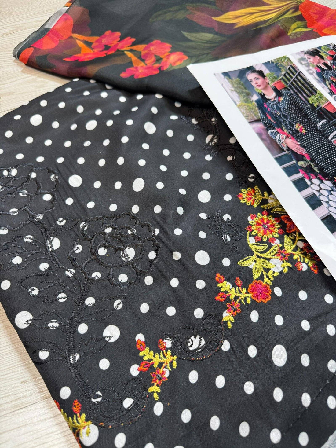 CHARIZMA SWISS LAWN (Polka Dots)
