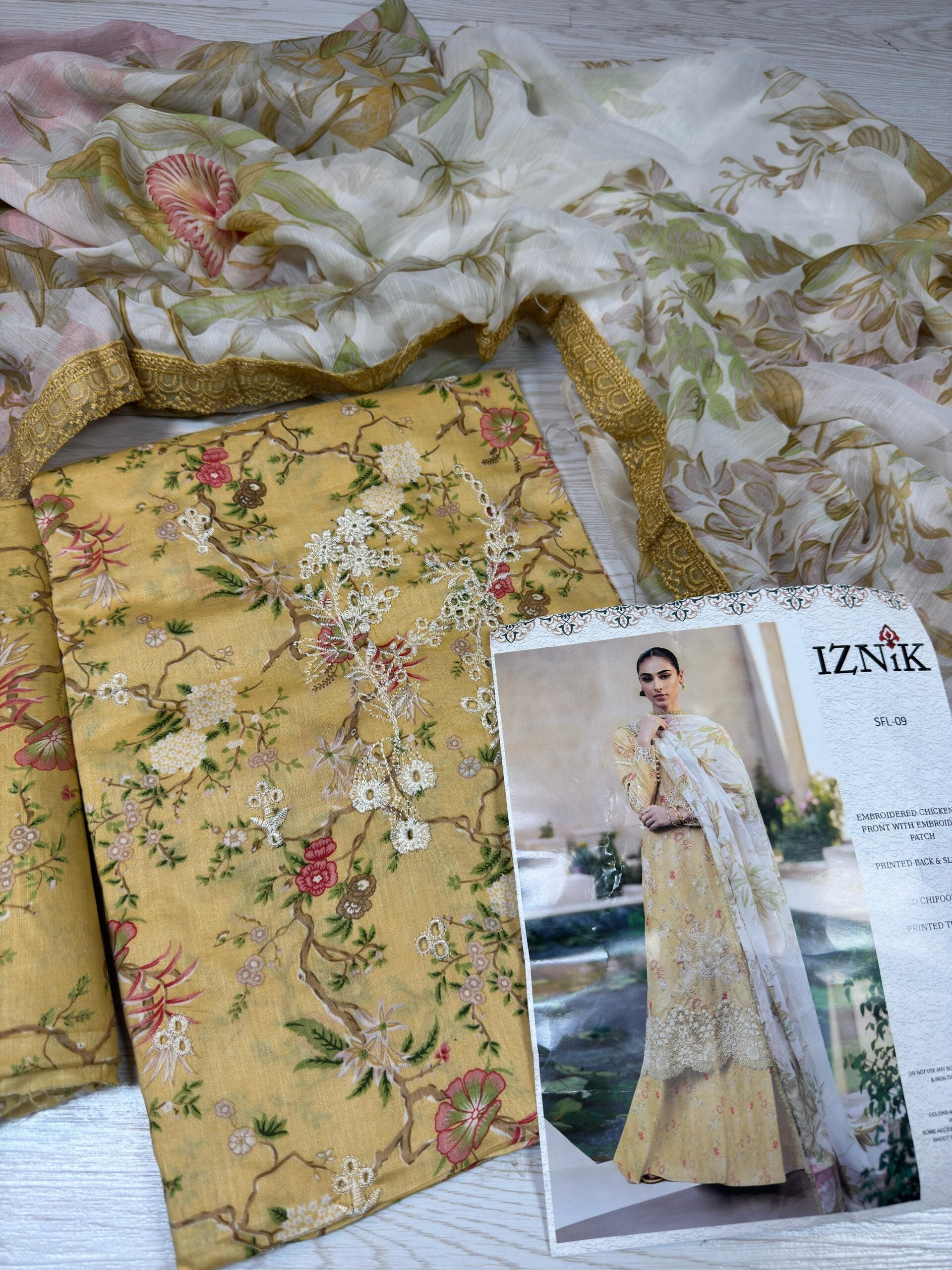 IZNIK LAWN Chilenkari lemon
