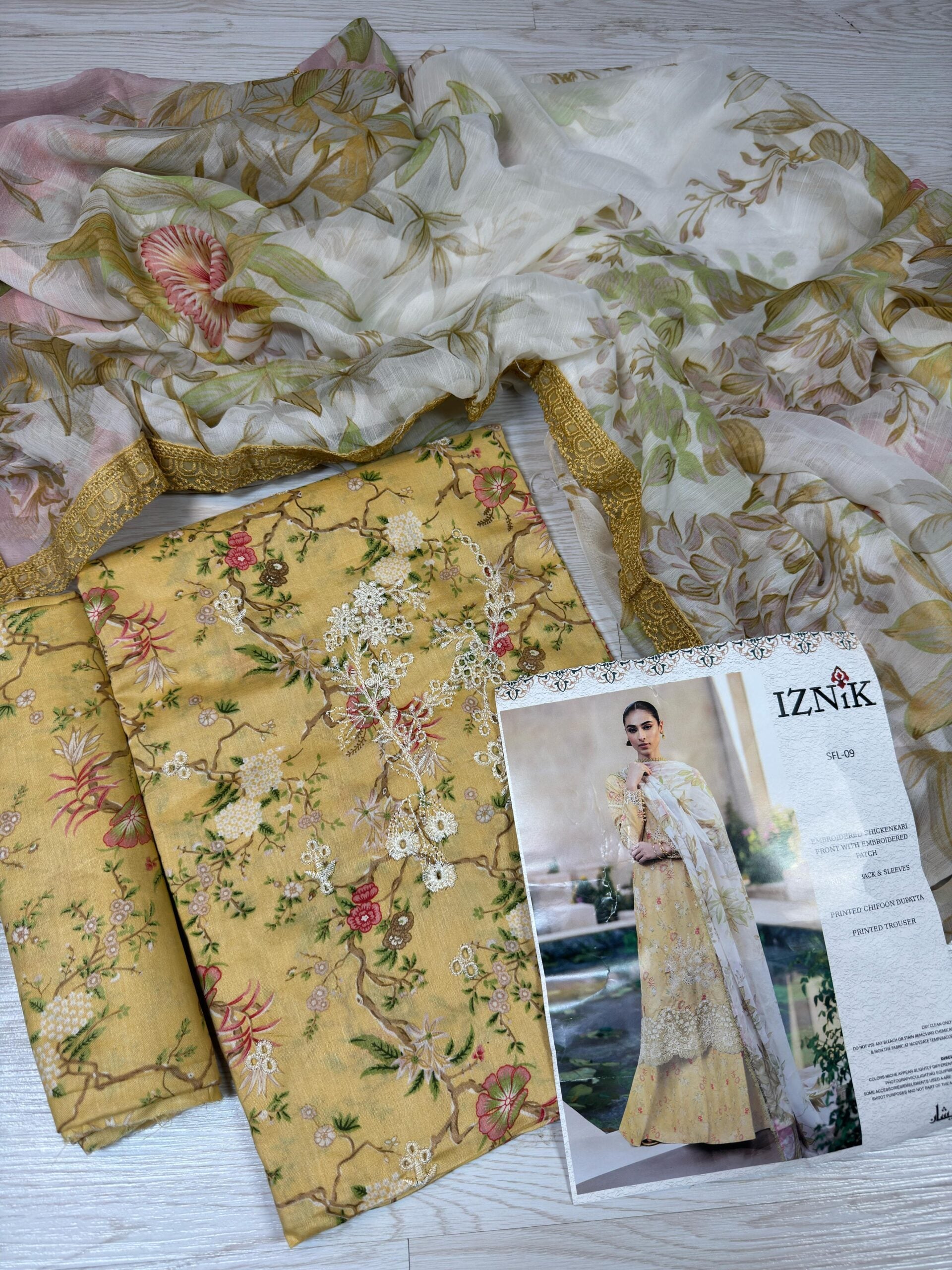 IZNIK LAWN Chilenkari lemon