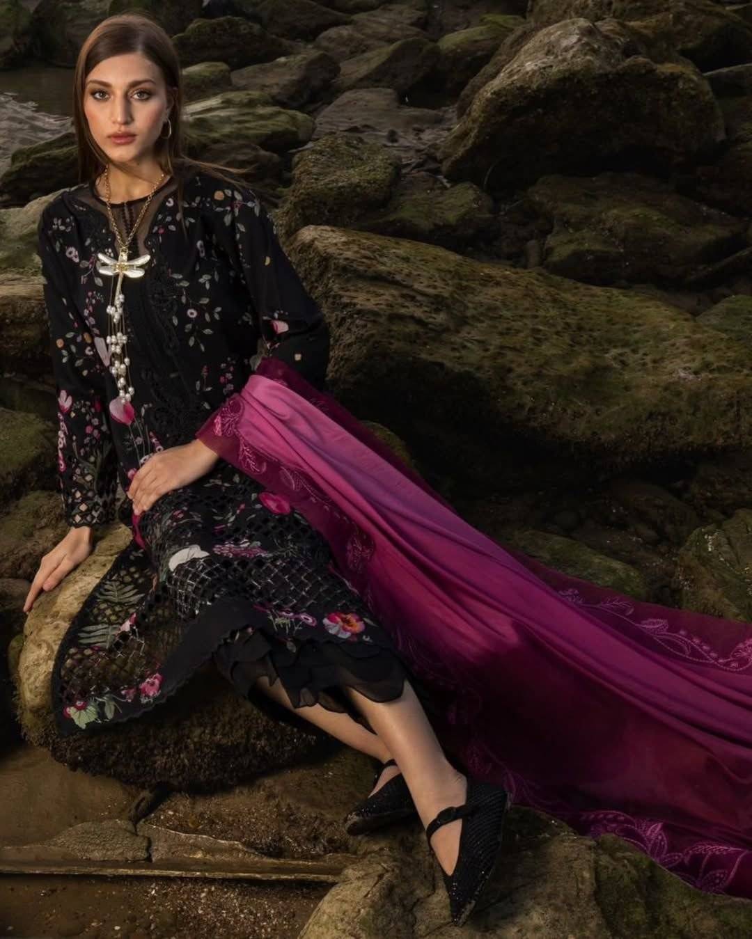 CRIMSON FLOW - MIDNIGHT BOLD LAWN