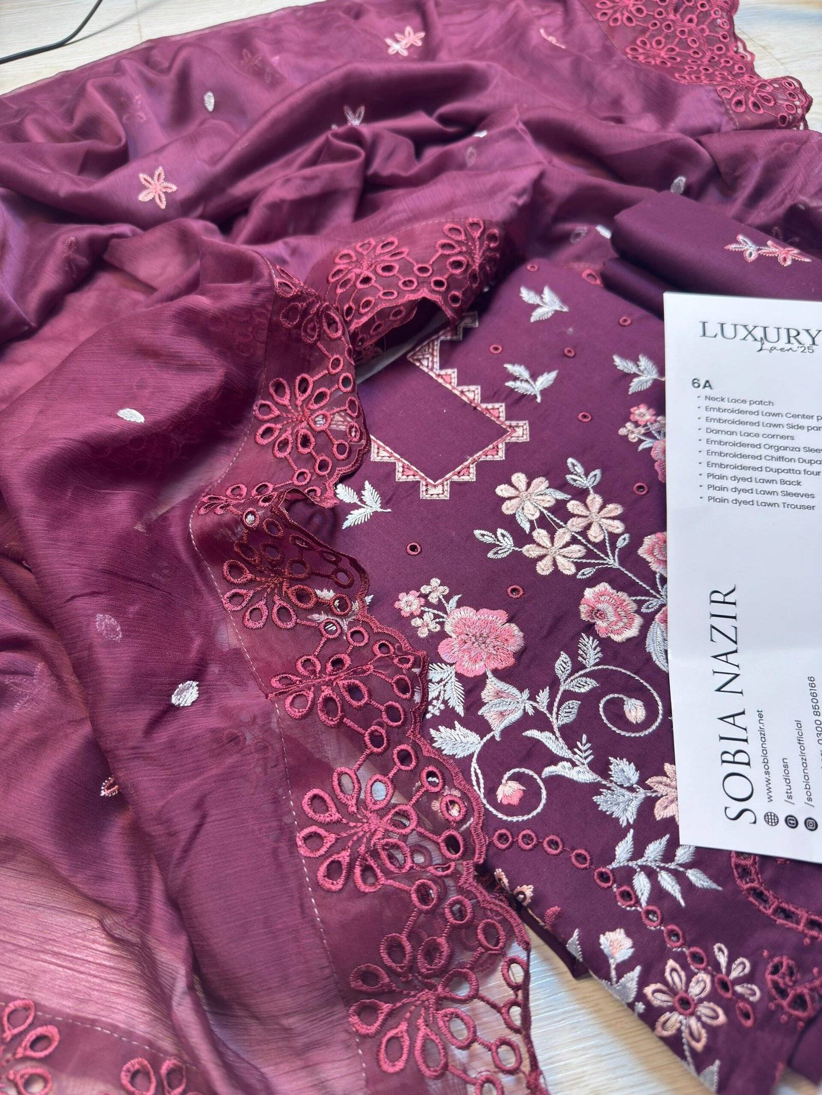 SOBIA NAZIR LUXURY LAWN - Falsa