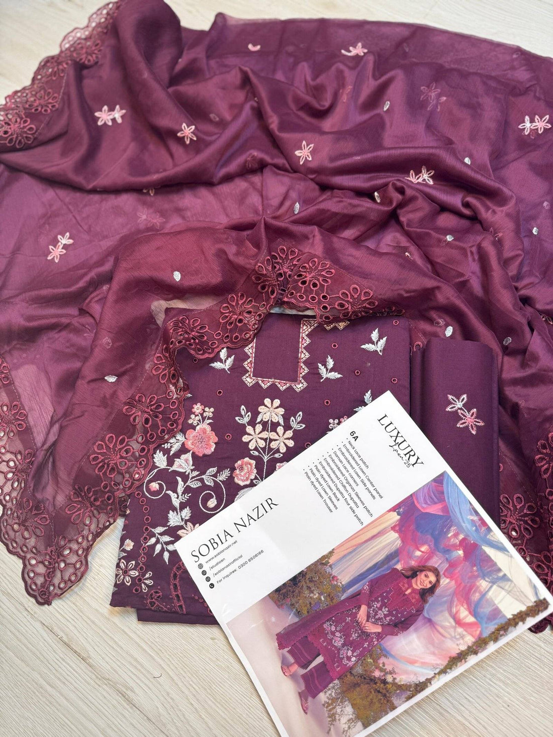 SOBIA NAZIR LUXURY LAWN - Falsa