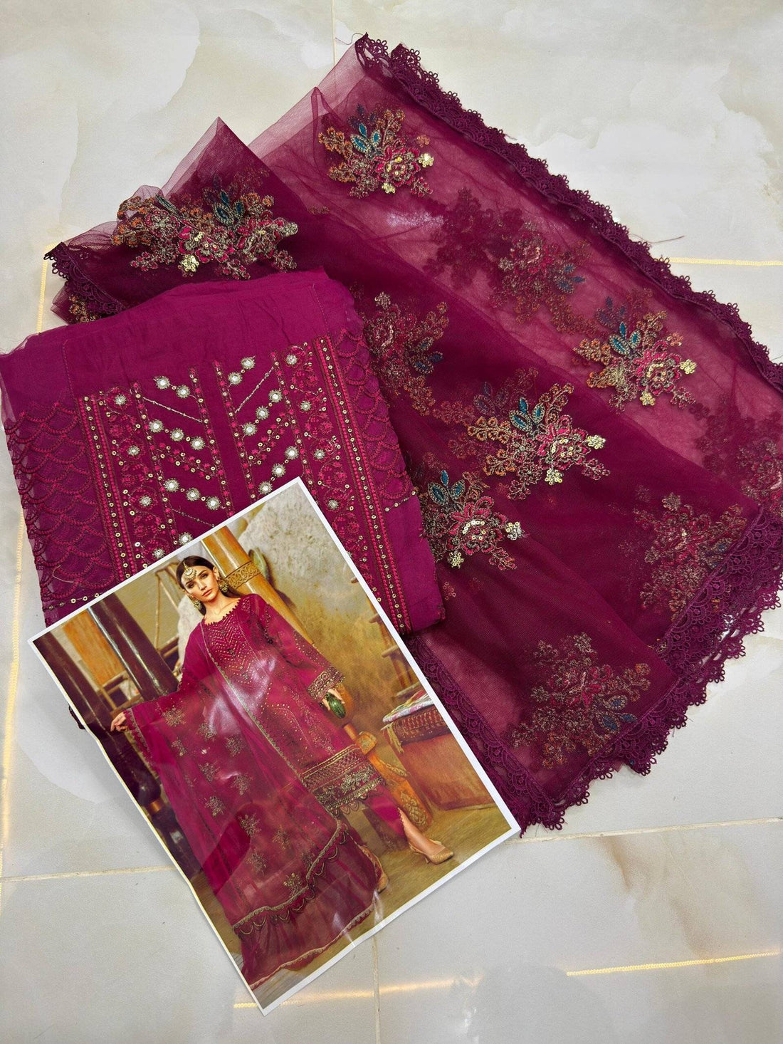 M.B - Voyage A Luxe Lawn