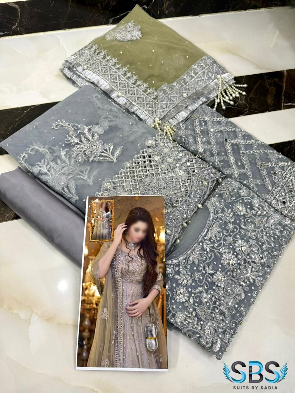 SARA ATIF - Grey contrasts