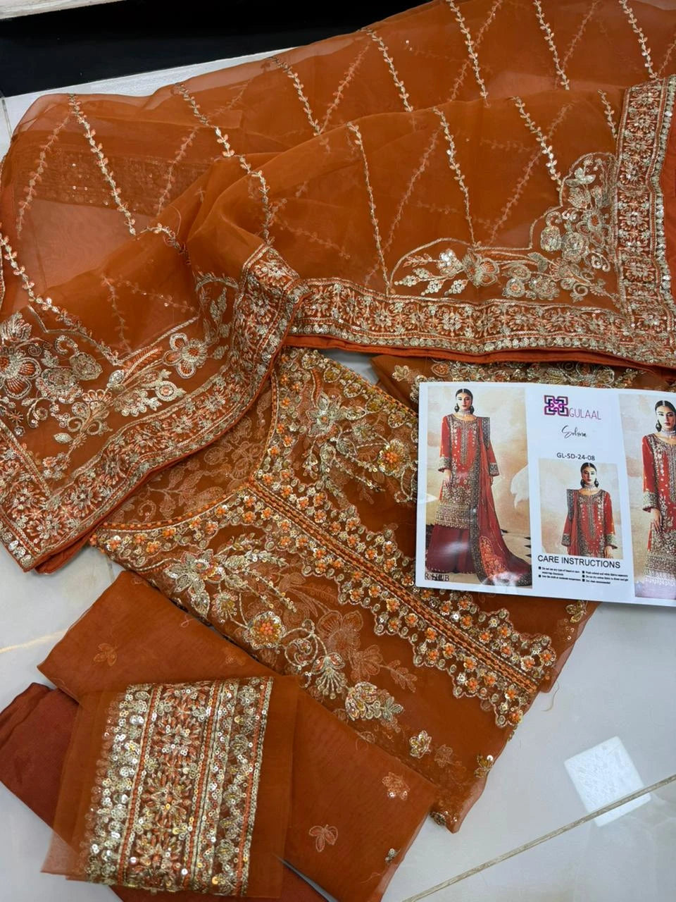 GULAAL - Rust soliya