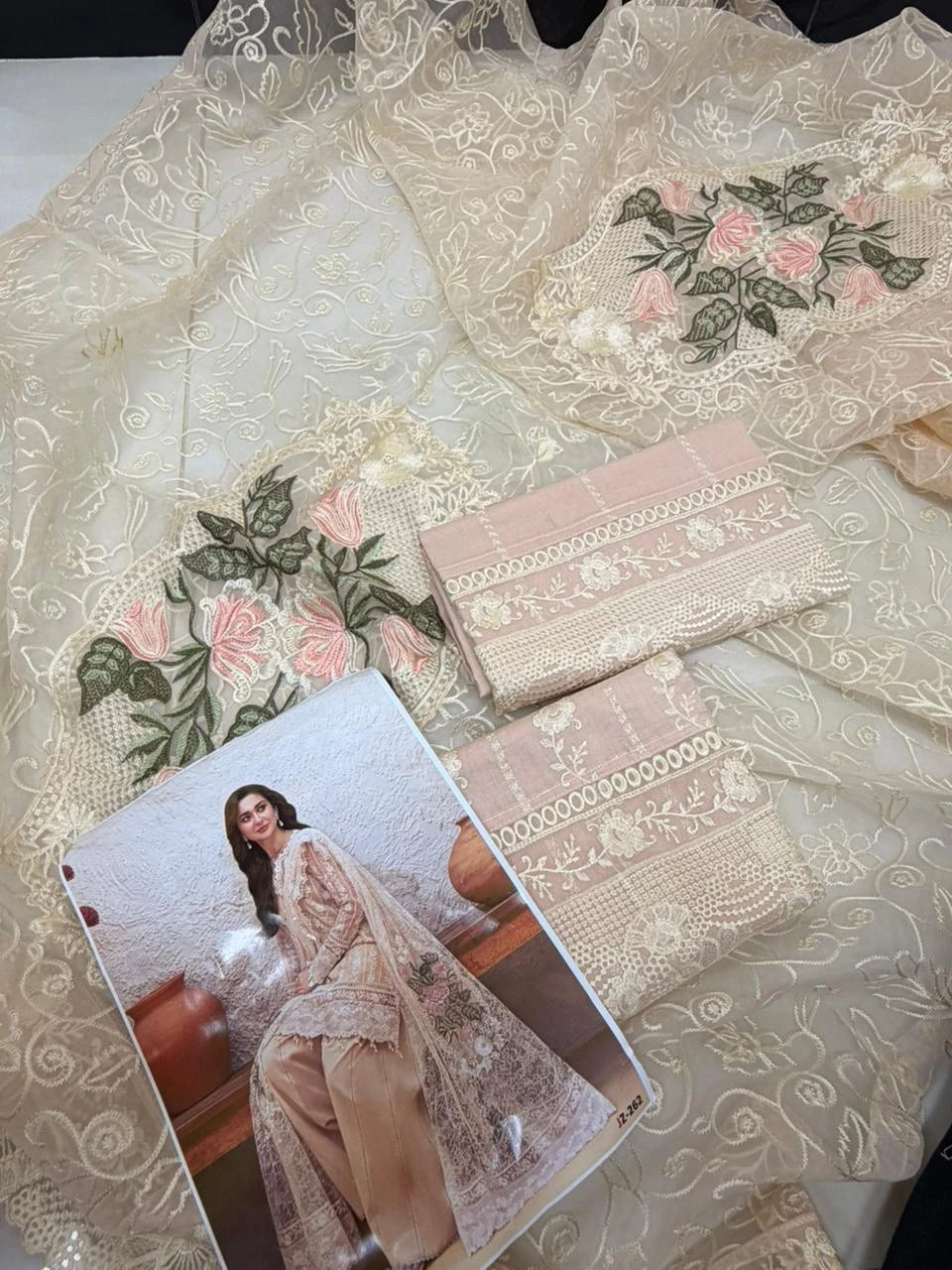 Saira Shakira - madonna Lawn