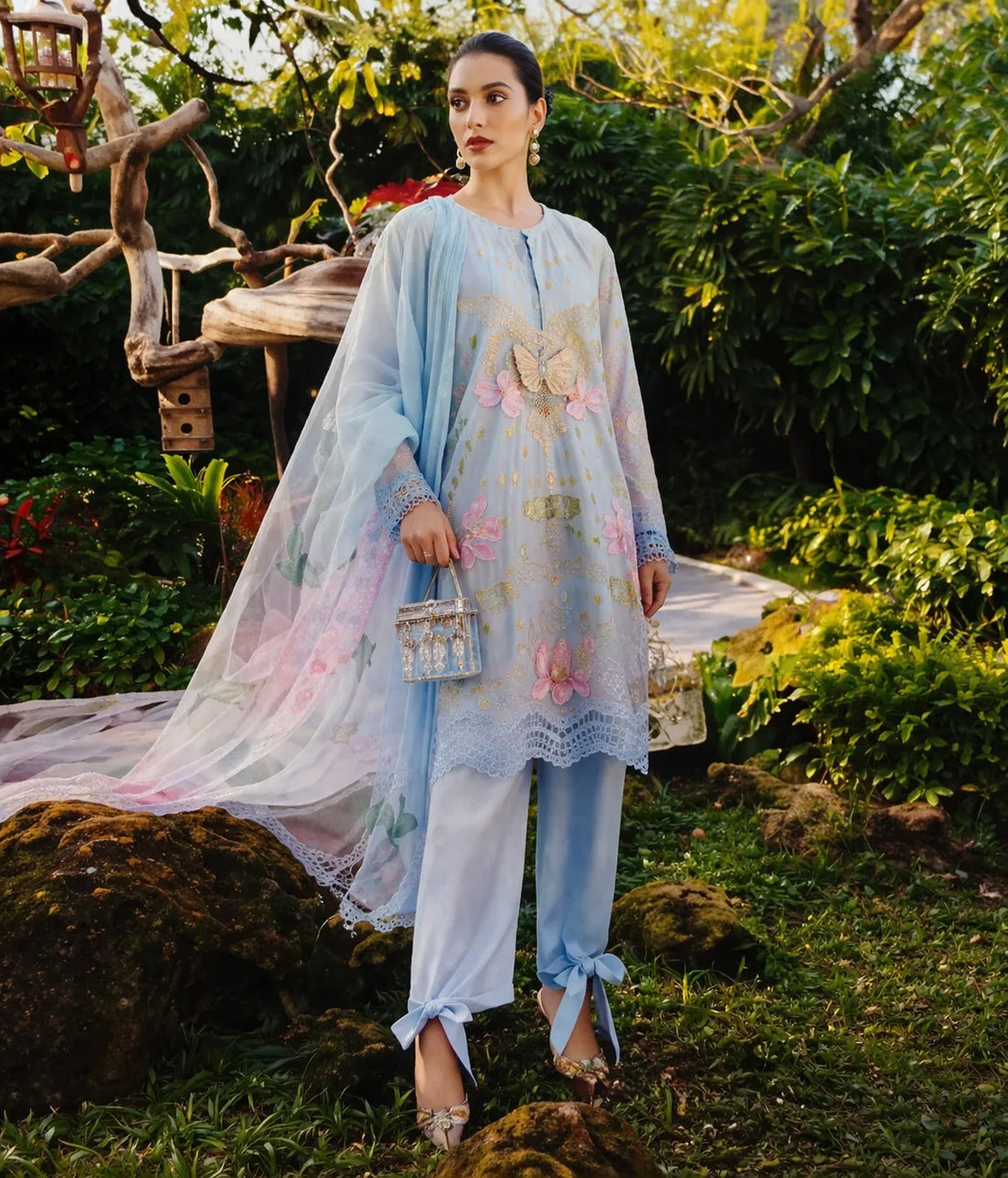 M.b Lawn - butterfly 04 skyblue