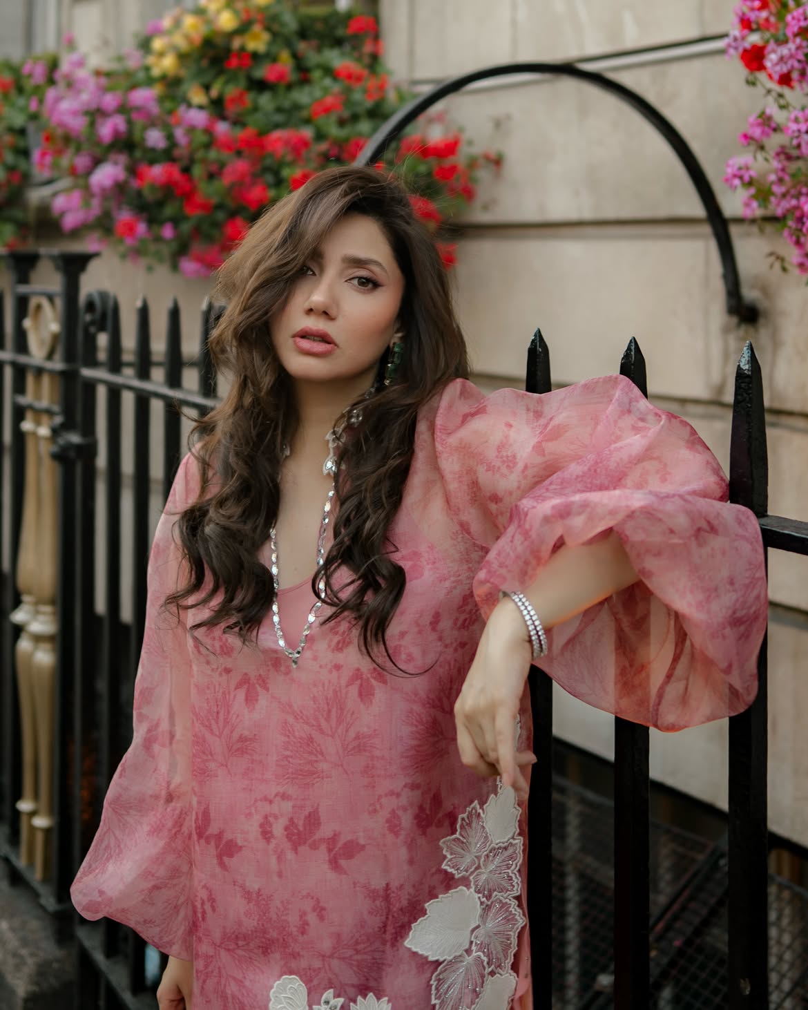 Mahira khan | Saniya maskatiya
