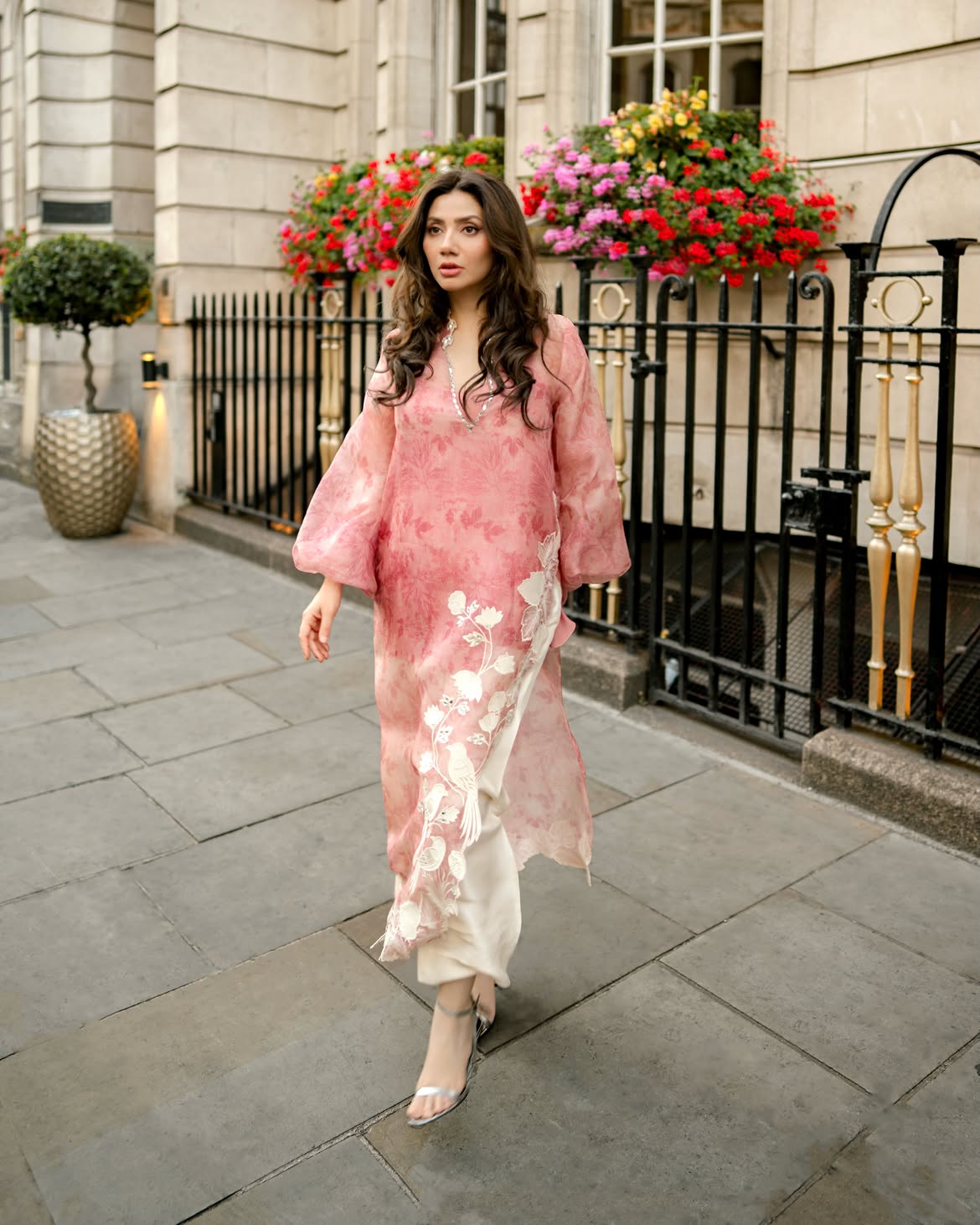 Mahira khan | Saniya maskatiya
