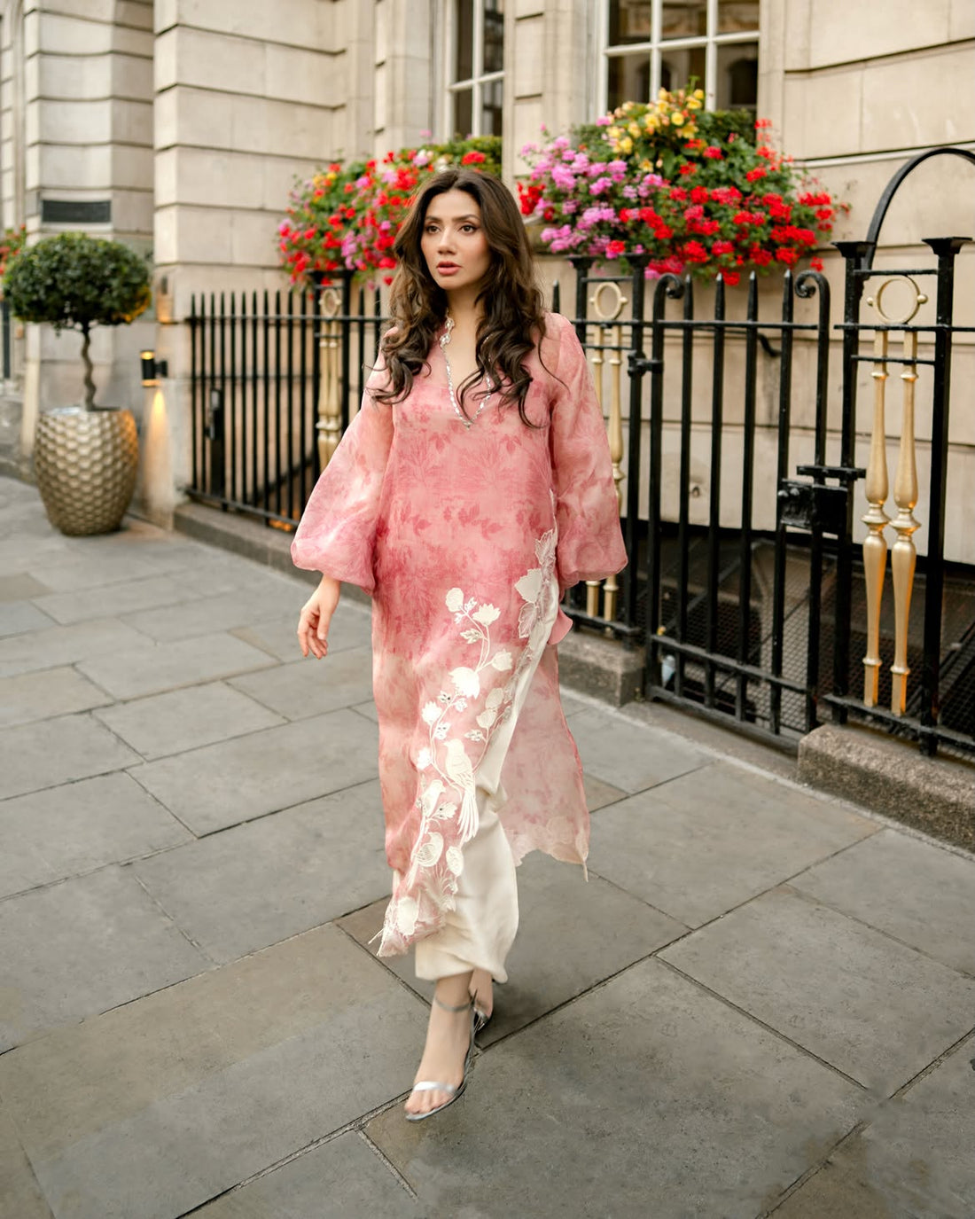 Mahira khan | Saniya maskatiya