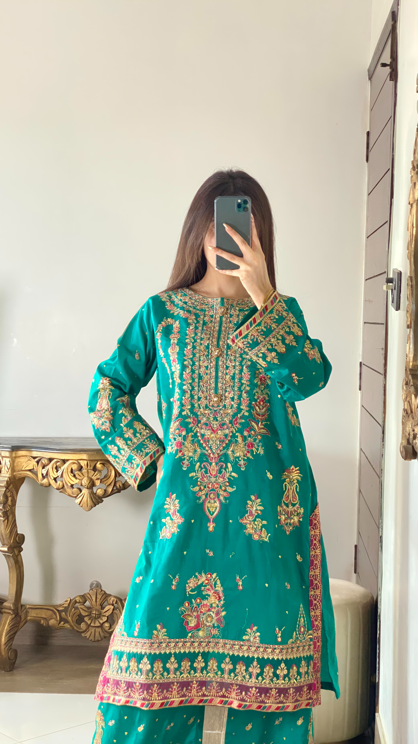 Arhama teal green lawn