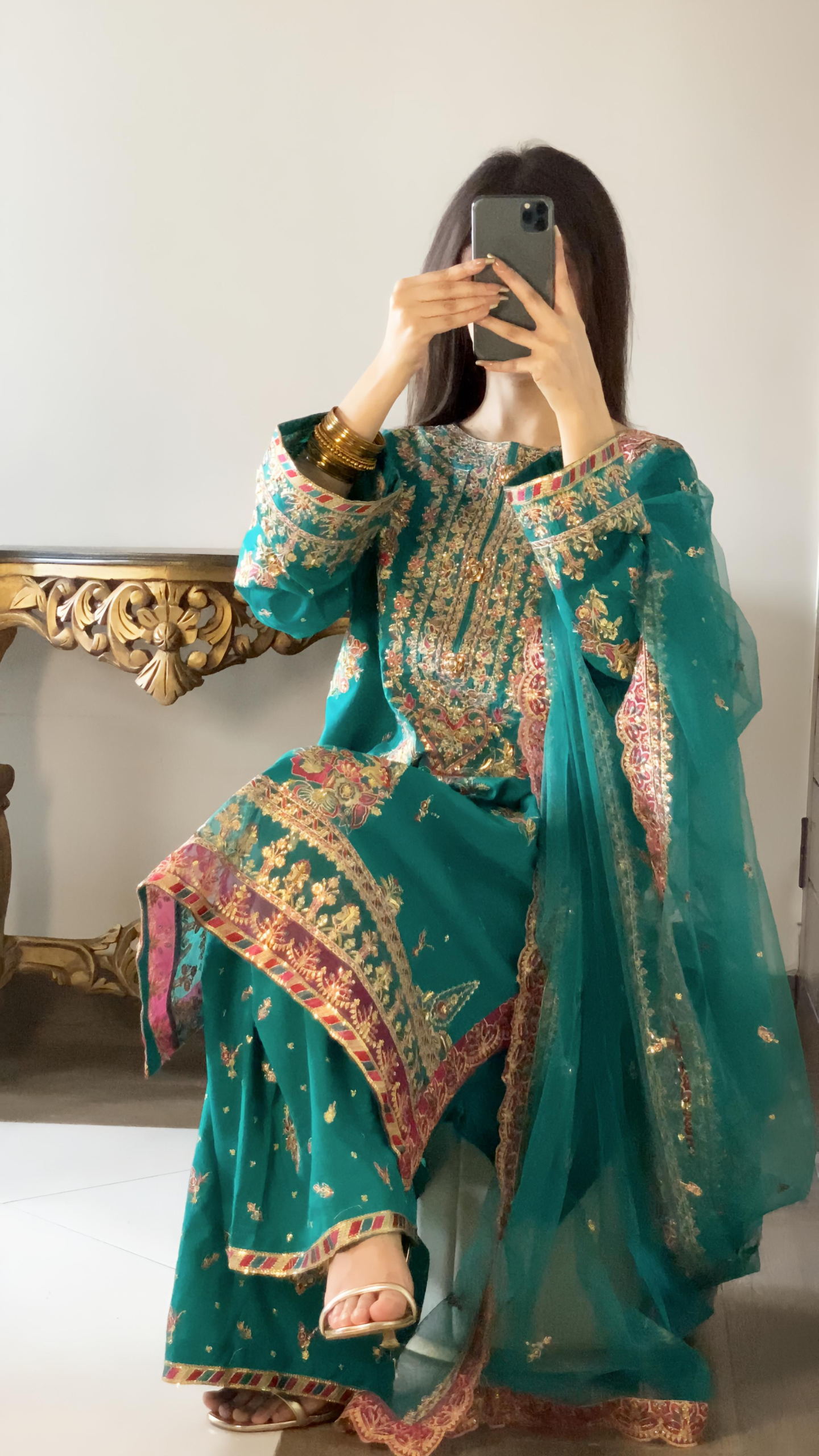 Arhama teal green lawn
