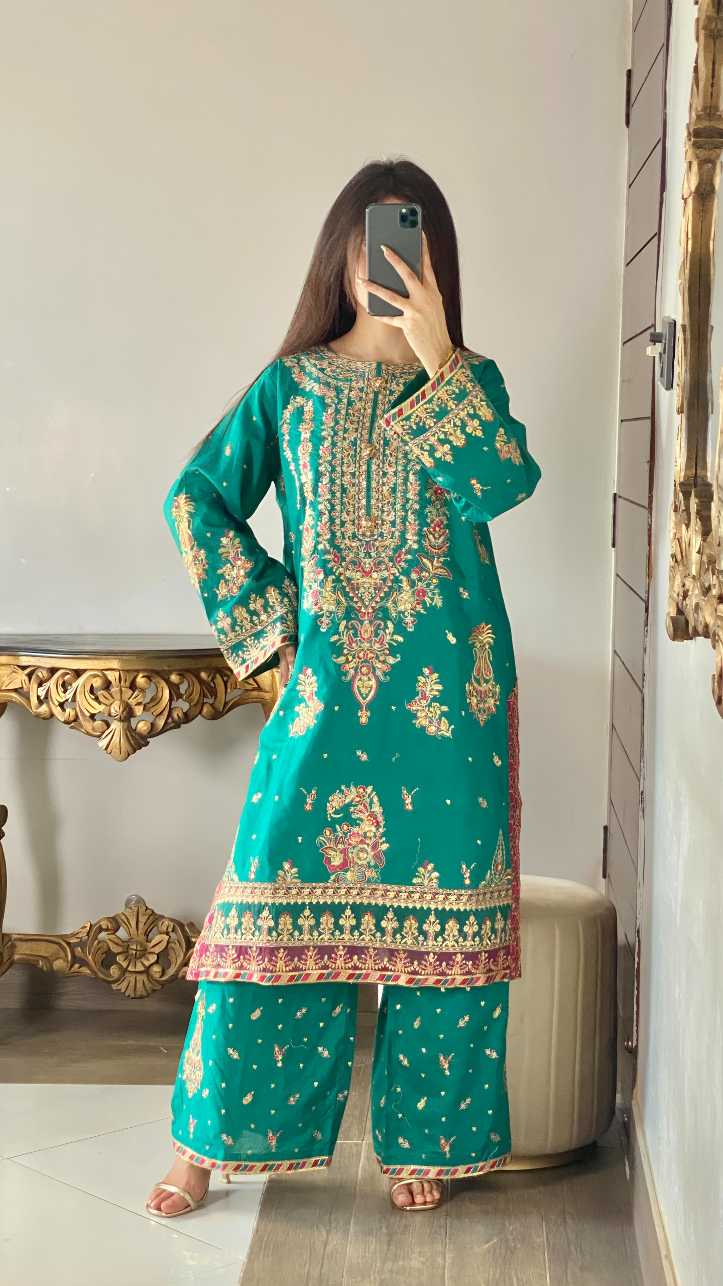 Arhama teal green lawn