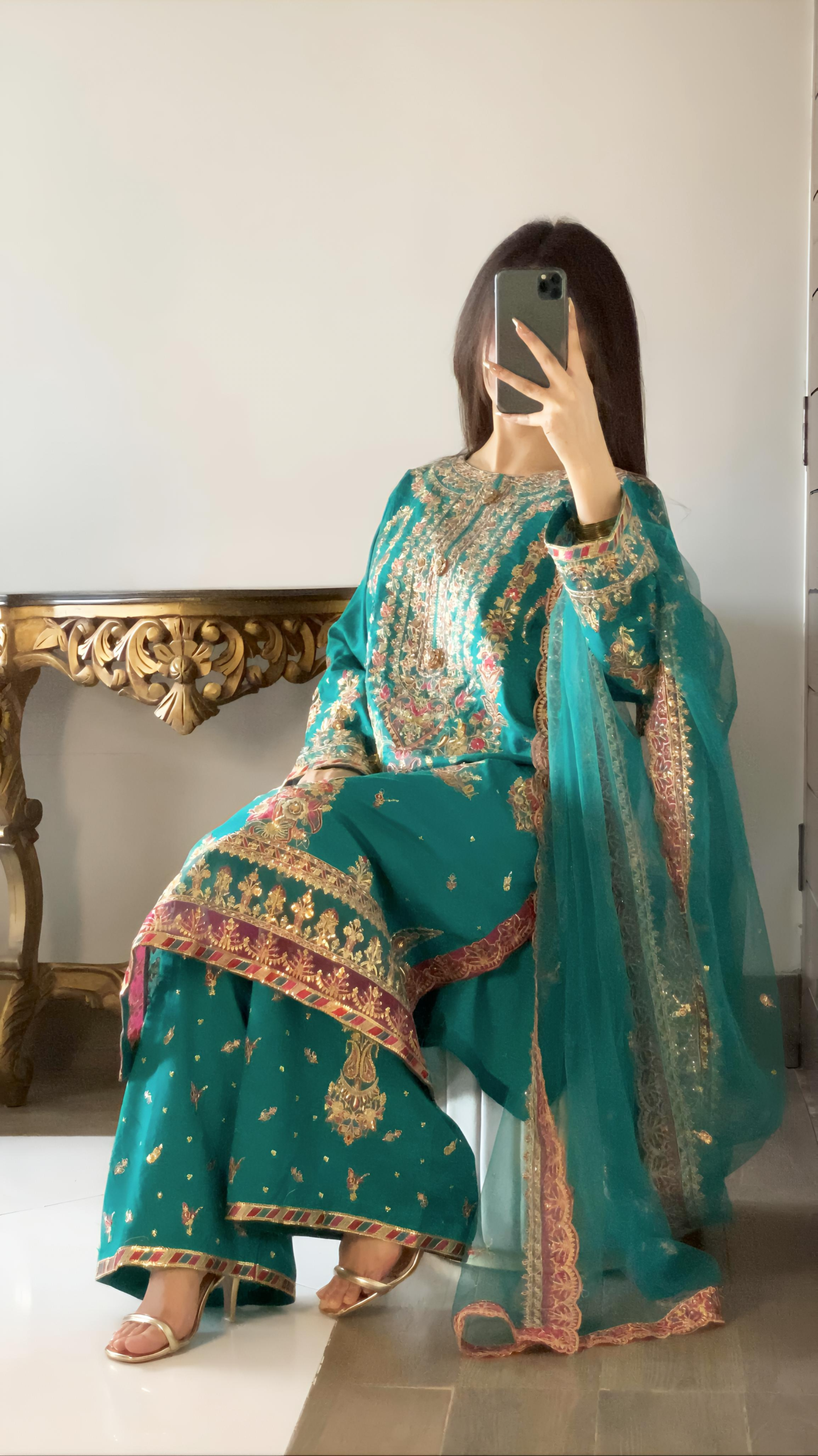 Arhama teal green lawn