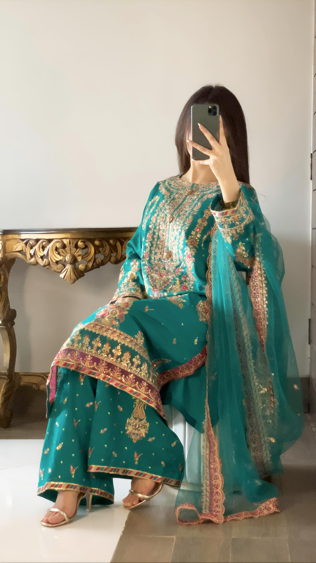 Arhama teal green lawn