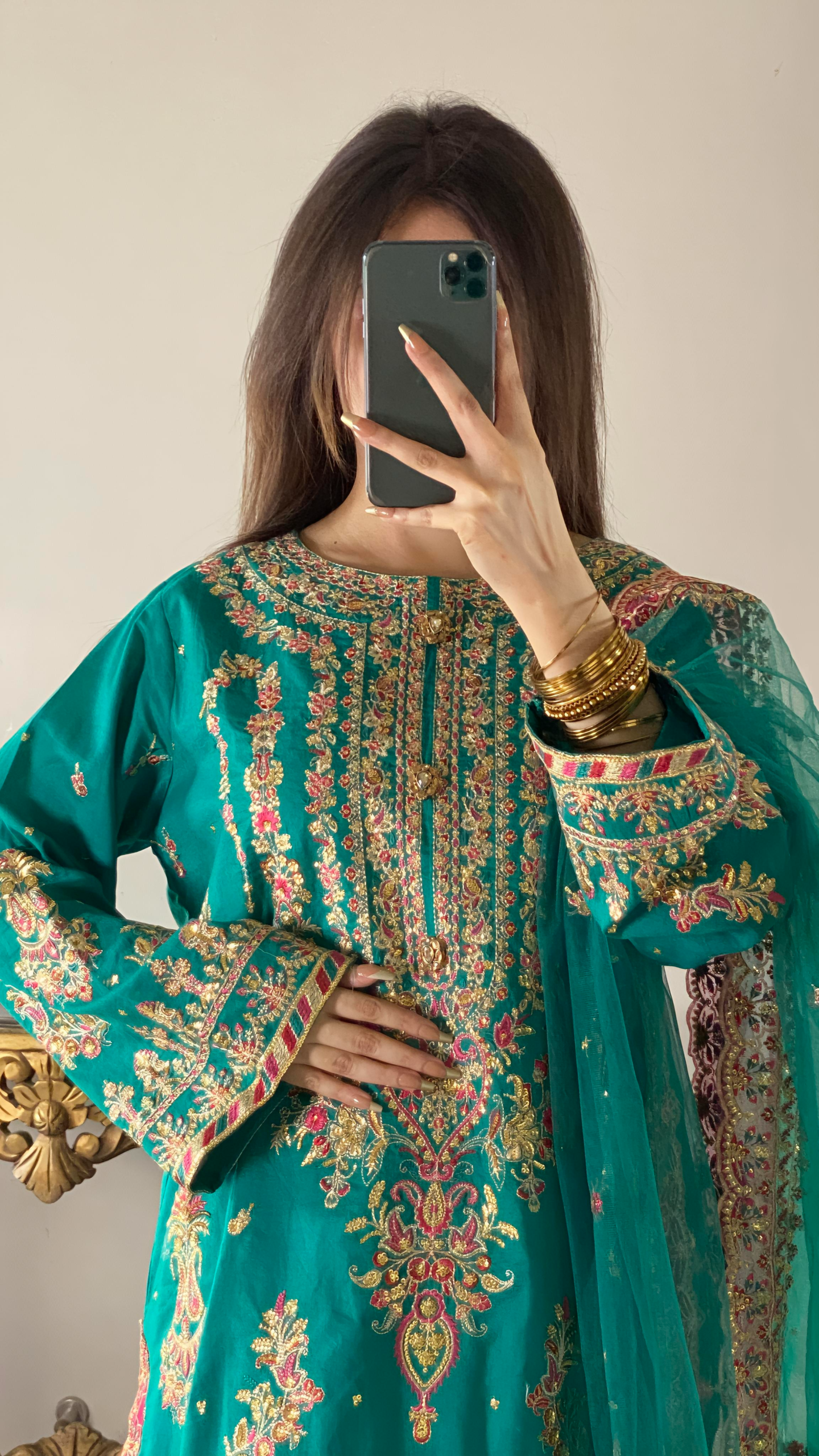 Arhama teal green lawn