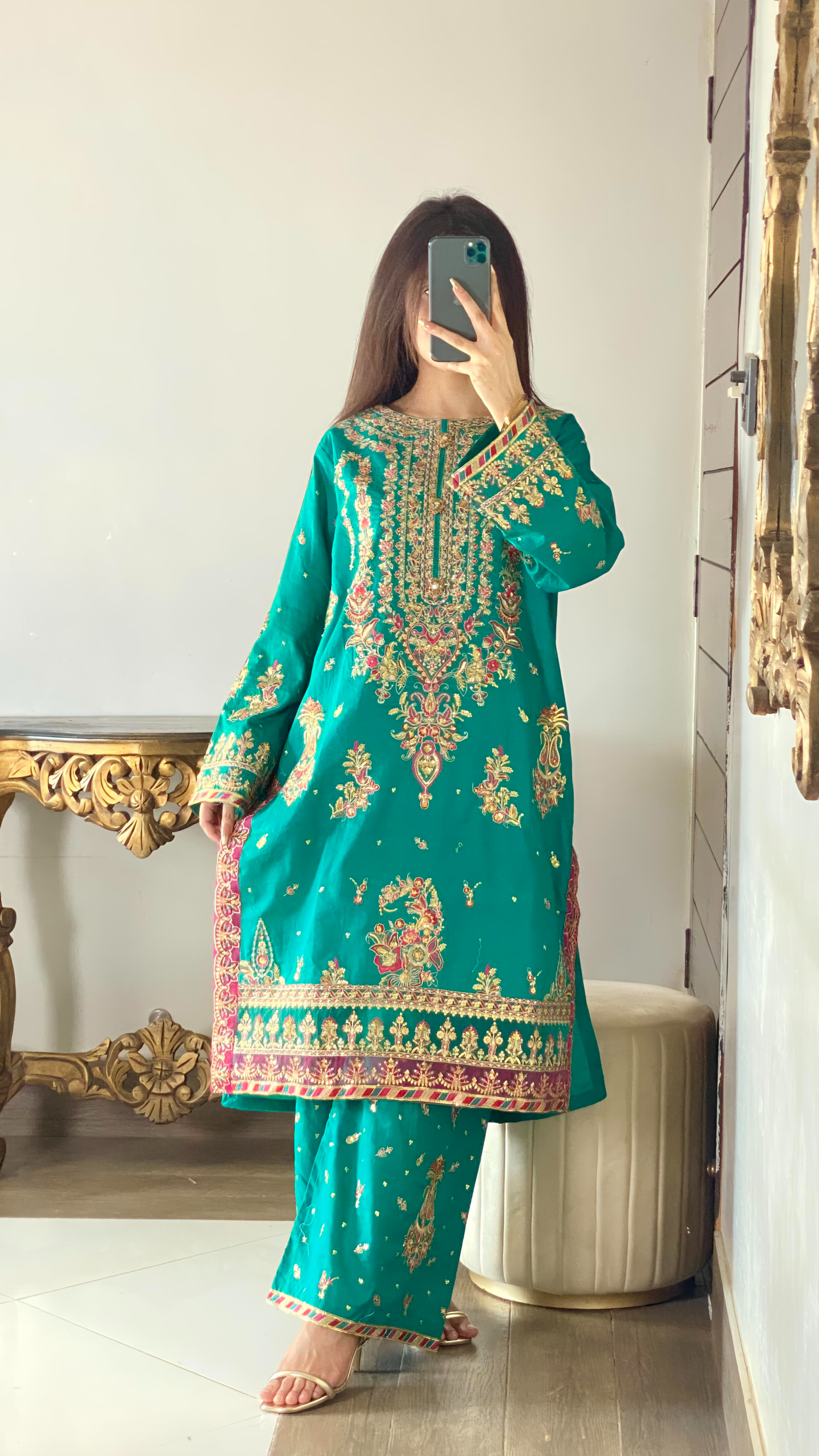 Arhama teal green lawn
