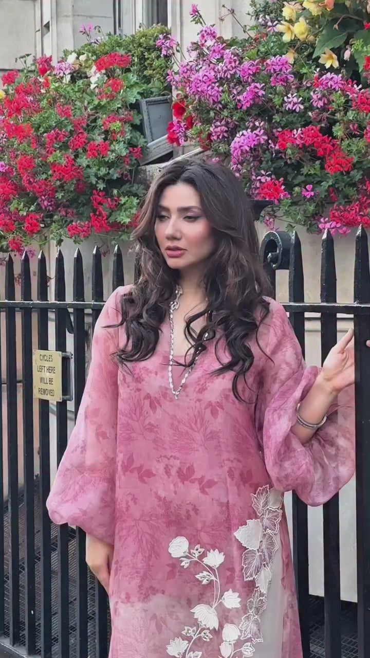 Mahira khan | Saniya maskatiya