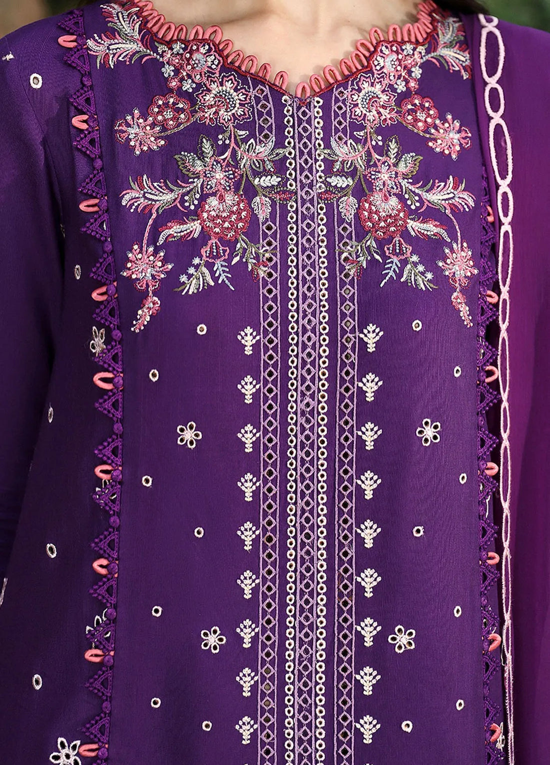 QALAMKAR | Qari lawn