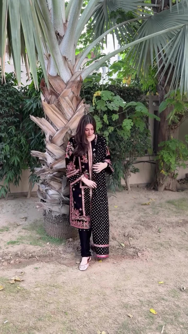 ANEELA’s LAWN - Dur e fishan