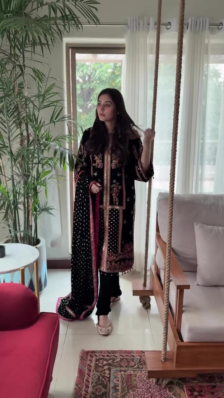 ANEELA’s LAWN - Dur e fishan